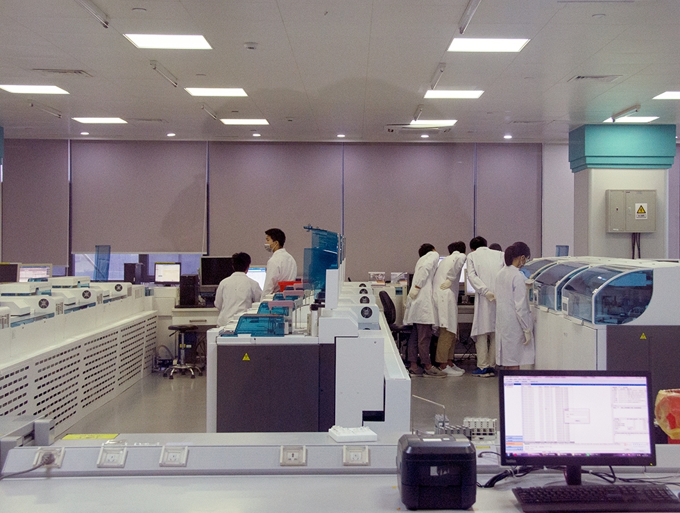 金域醫學檢驗中心實驗室工作景象